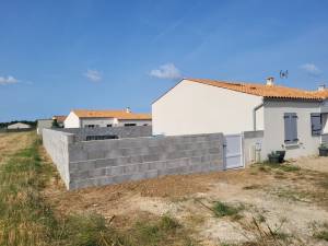 Construction d'un mur de clôture en parpaings - Rochefort 17