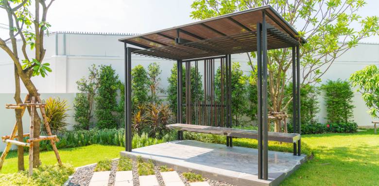 Aménagement Pergola dans jardin La Maison Des Travaux Alès