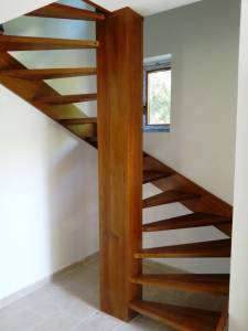 Escalier bois hélicoïdal pour monter au combles