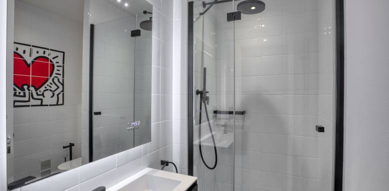Rénovation complète d'une maison à Saint Cloud par la Maison des Travaux - la salle de bain