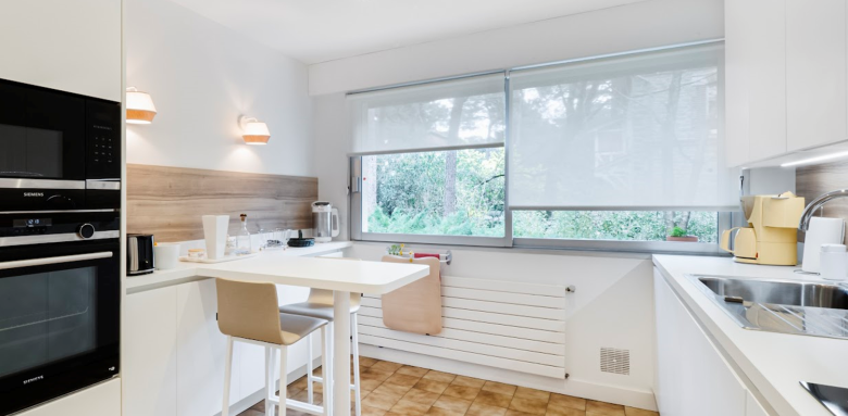 Aménager un espace repas dans la cuisine avec une petite table - Pornic 44