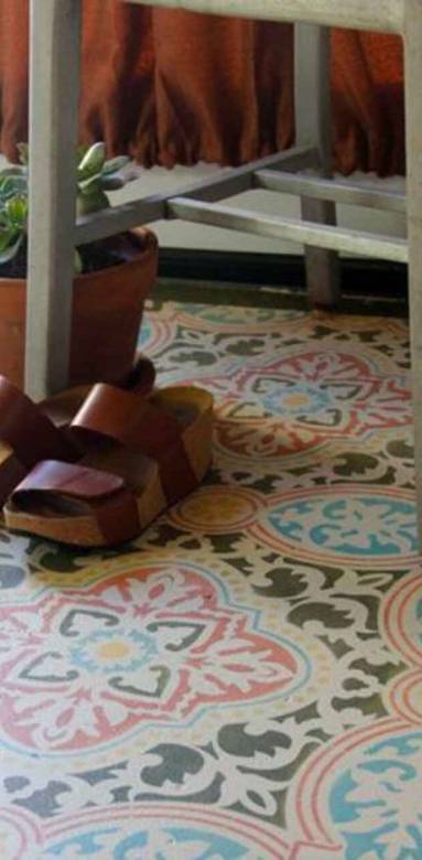 Sol béton ciré et peinture au pochoir