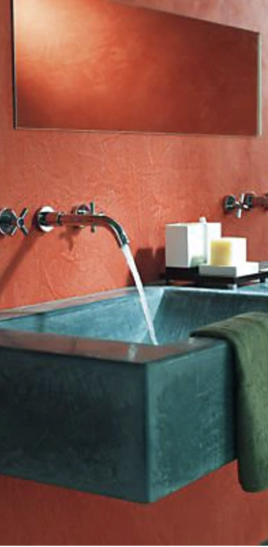 Peinture à effet tadelakt dans la salle de bain (photo Castorama)