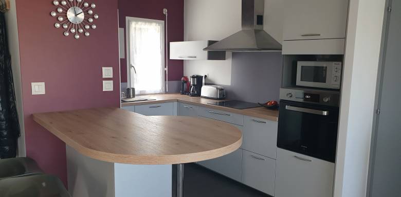 Aménager un espace repas dans la cuisine avec un bar de séparation - Pornic 44