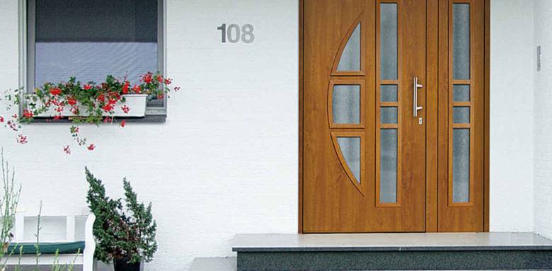 Porte en bois classique avec vitrage
