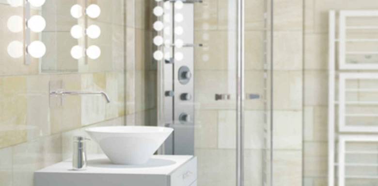 Douche avec porte vitrée