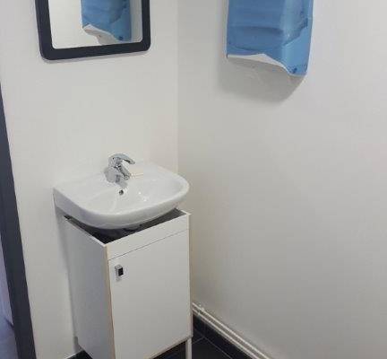 Les sanitaires du garage Renault à Sées (61) 