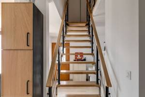 Installation d'un escalier en bois 