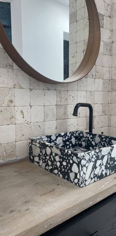 Création d'une salle de bain, matériaux naturels 