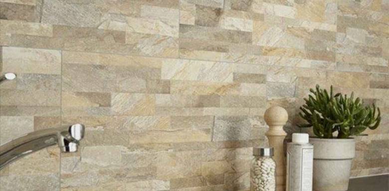 Choisir le revêtement mural de cuisine, crédence imitation pierre - Nantes 44