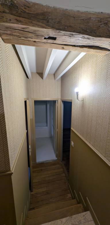 Illustration couloir avec moulure