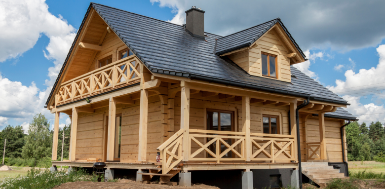 Extension latérale en ossature bois : un salon lumineux et chaleureux à Nîmes