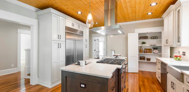 Comment rénover sa cuisine rustique La Maison Des Travaux Ales