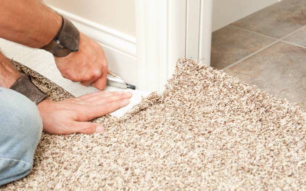 La moquette, dans la chambre ou le salon, offre une solution moelleuse et confortable. 