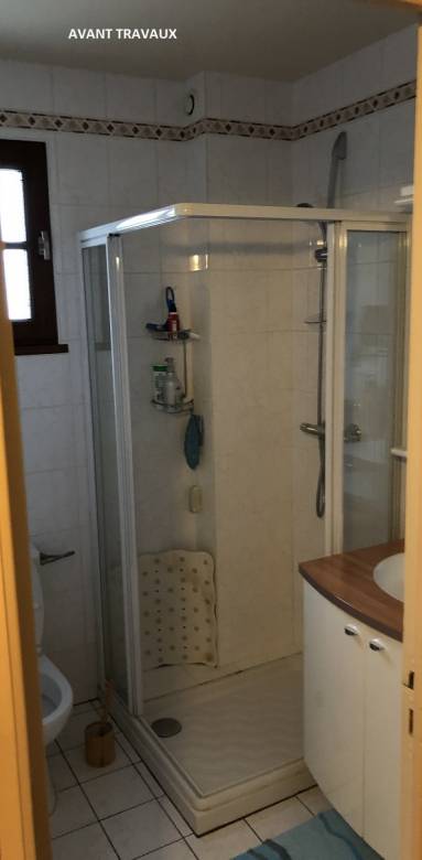 Salle d'eau et WC avant travaux de transformation 