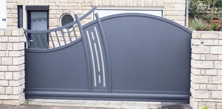 Portail aluminium autoportant