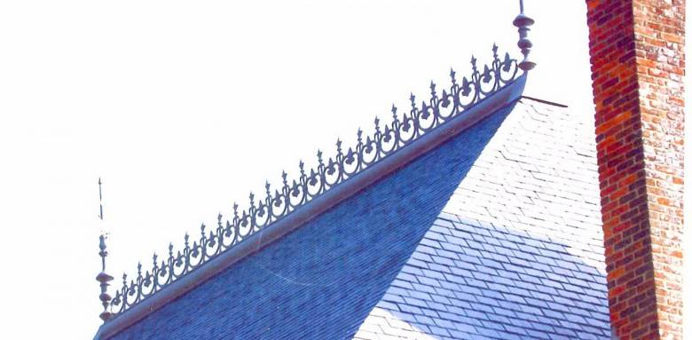 Ligne faîtière en zinc sculpture fleurdelysée