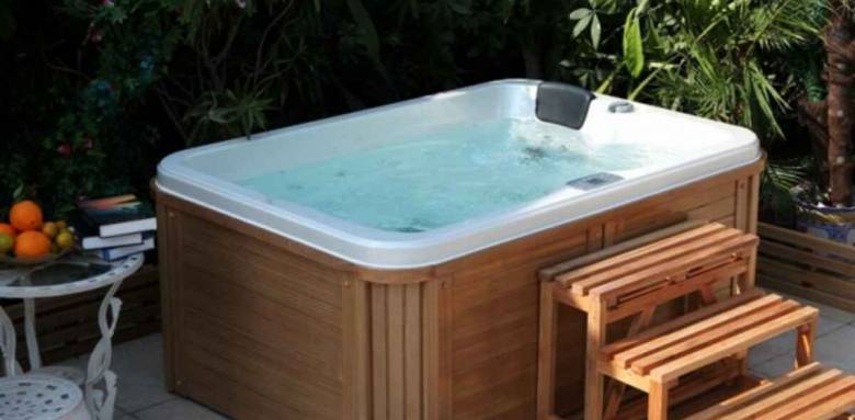 Petit spa à poser, parfaitement adapté aux petits espaces - ALINA