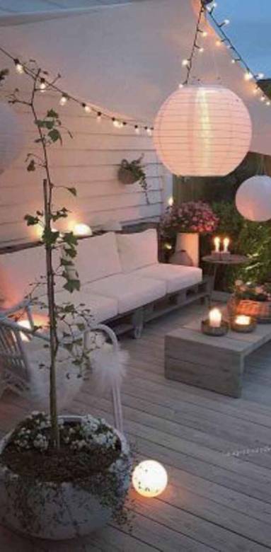 Terrasse aménage avec toile tendue / Lampions