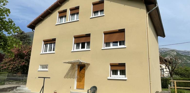 Une couleur chaude pour cette façade, dans le Grésivaudan