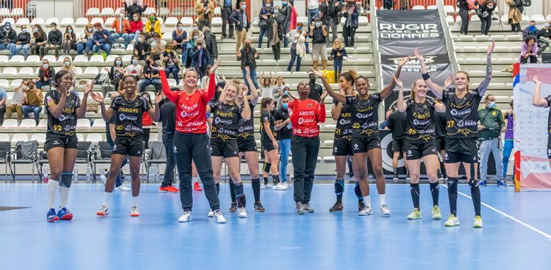 Lionnes du Paris 92 soutenues par La Maison des Travaux