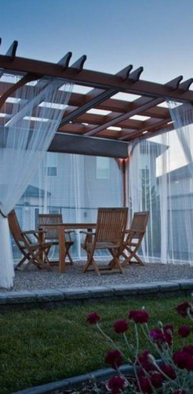 Pergola avec rideaux