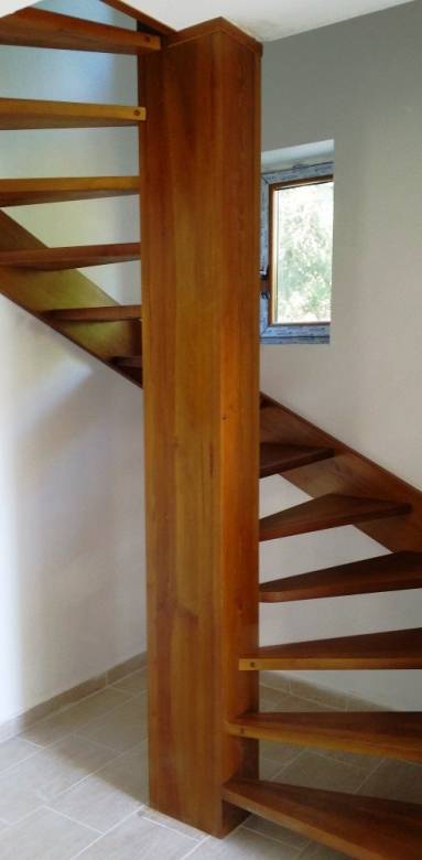 Escalier bois hélicoïdal pour monter au combles