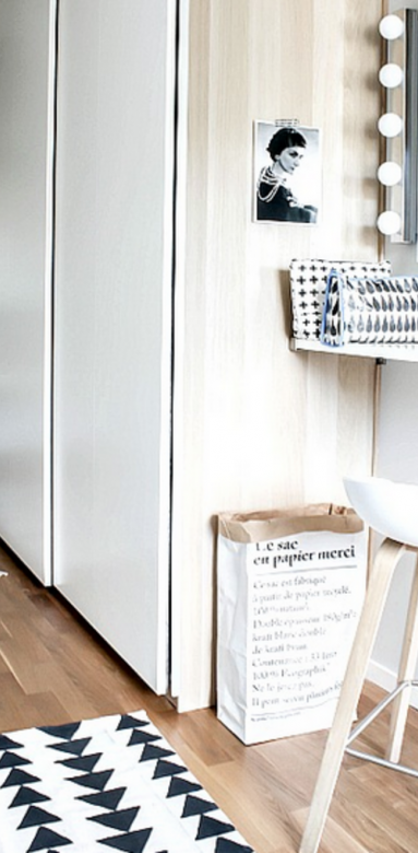 Penderie avec portes coulissantes