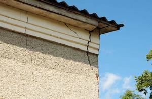 Fissures traversantes extérieur façade