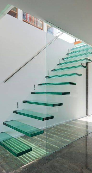 Bien choisir son escalier intérieur en verre - Rochefort 17