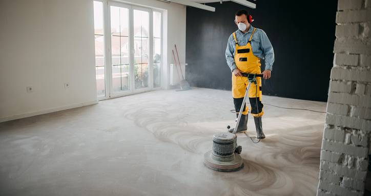 Faire poser un béton ciré par un professionnel spécialiste