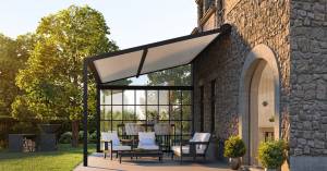 Pergola toile adossée maison en pierre