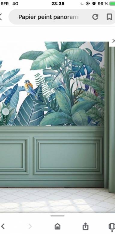 Décoration murale avec une cimaise