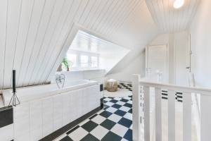 Aménager salle de bain combles