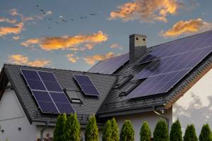 Installation de panneaux solaire sur une maison à Tours.