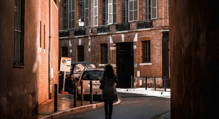 Rénover un local commercial ancien à Muret : conformité à la Loi ELAN et valorisation patrimoniale de la brique toulousaine