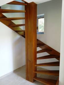 Escalier bois hélicoïdal pour monter au combles