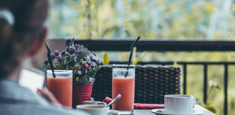 coin repas sur la terrasse