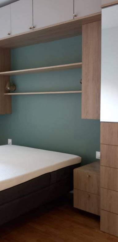 Chambre rénovée avec meuble pont Le Chesnay