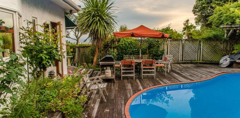 Construire une plage de piscine : les conseils La Maison Des Travaux