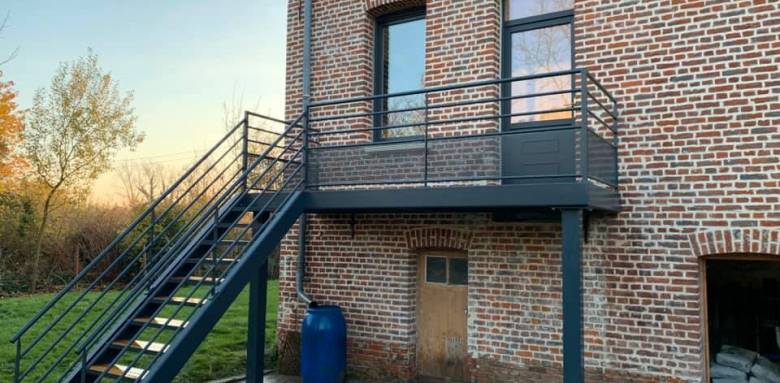 Terrasse sur pilotis Arras