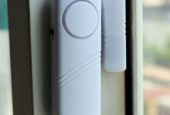 Système d'alarme anti-intrusion sur une menuiserie pour sécuriser sa résidence secondaire - Nantes 44