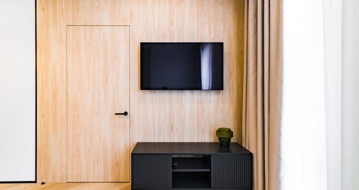 Une porte parfaitement intégrée dans le décor reste discrète mais elle change tout !