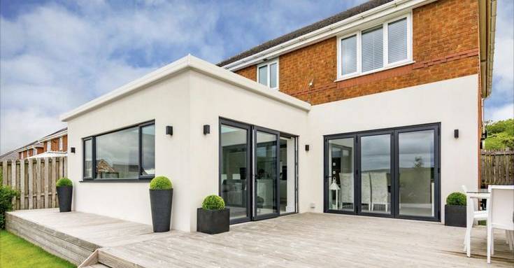 Extension bois vs extension maçonnée : quel choix pour agrandir sa maison ?