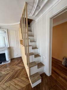 Accès duplex avec un escalier sur mesure 