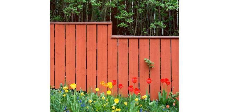 Pose de clôture sur un terrain en pente : techniques et solutions pour une installation réussie - Saint-Ovin 50300
