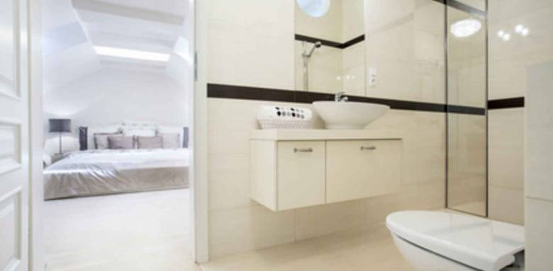 aménagement salle de bains dans chambre