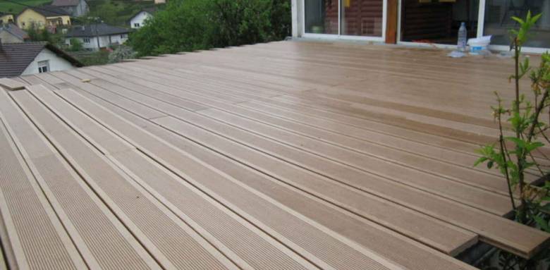terrasse en bois composite au Mans