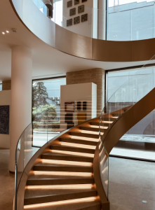 Bien choisir son escalier lors d’une rénovation intérieure