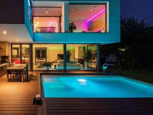 Comment éclairer sa piscine - La Maison Des Travaux Savigny-sur-Orge